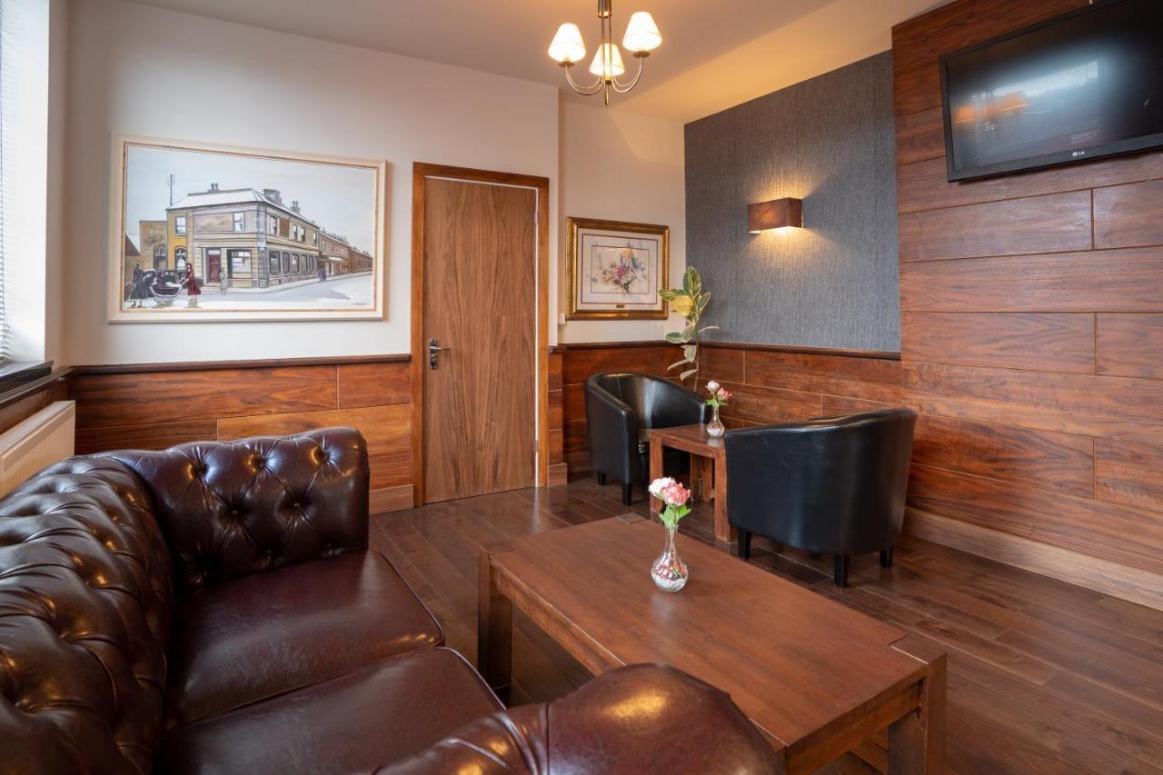 Eagle Hotel Luton Airport Buitenkant foto